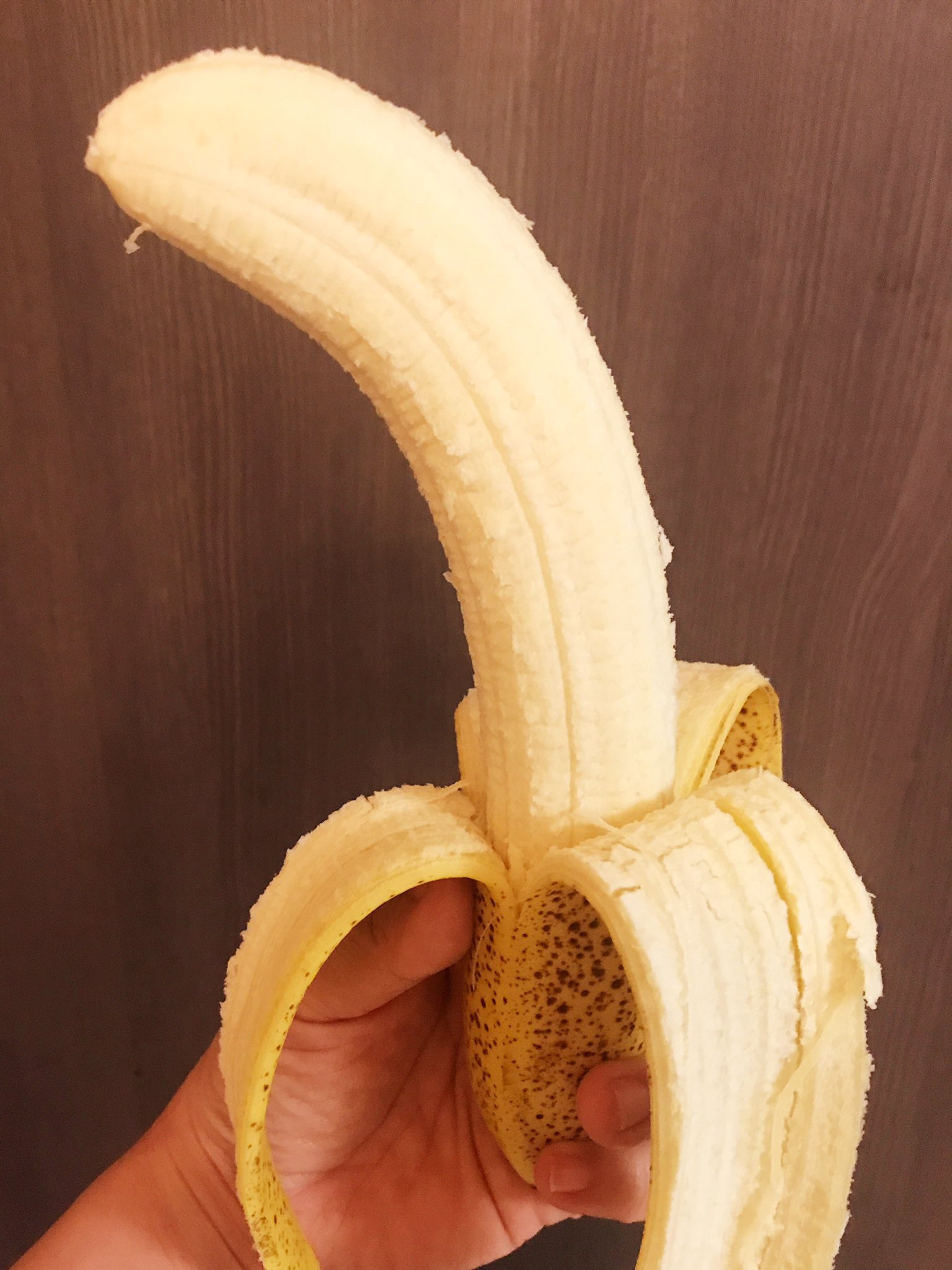 ハクモクレン 箱の中身は最高級バナナ フォロワーさんからのサプライズプレゼント ありがとう 現在 シュガースポット出現待ち ﾟ ﾟ わくわく 夜会 星野源 ミキフルーツ アポ山スーパー800 最高級バナナ T Co E4df16b8tn Twitter