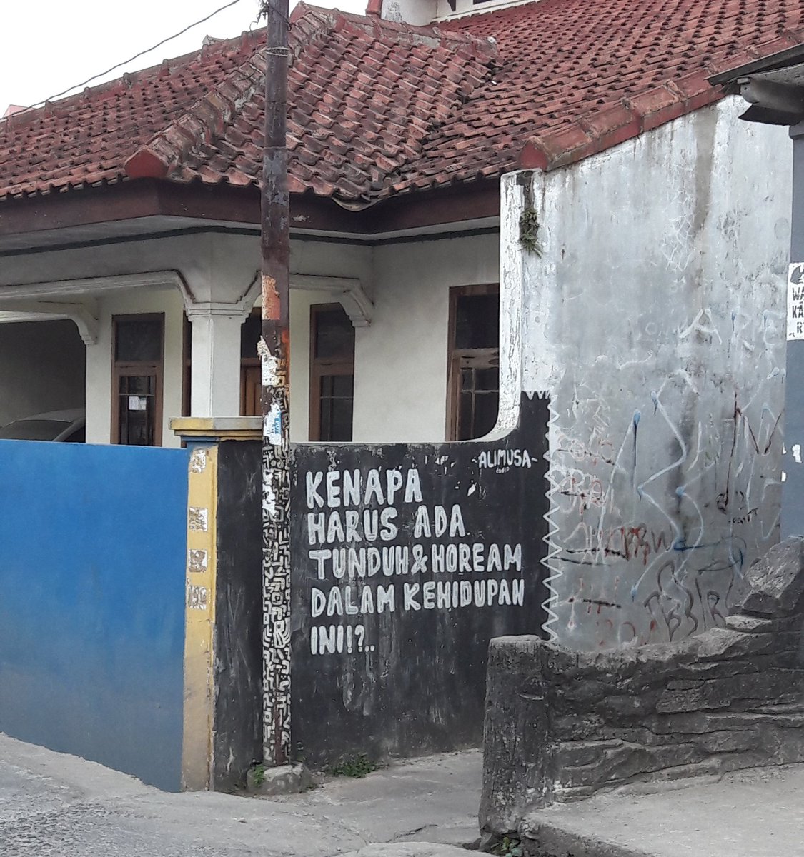 tjatjau_'s tweet photo. Pertanyaan terbesar dalam hidup: https://t.co/LMQyggtJ23