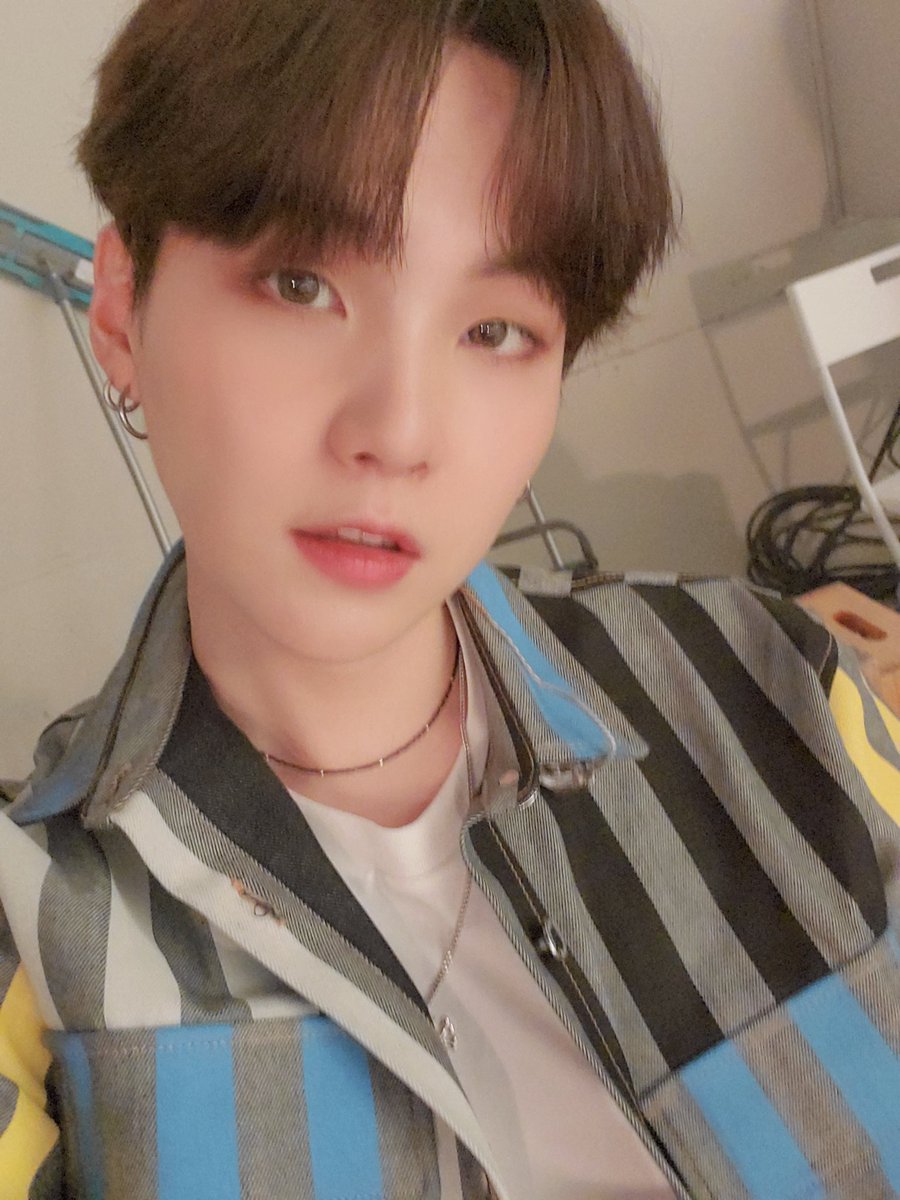 9minsuga_1993's tweet photo. HOT? Oh YES!!!
Damn MIN YOONGI, don't look like that I'm melting🤥🖤 https://t.co/z4oyJsUi6y