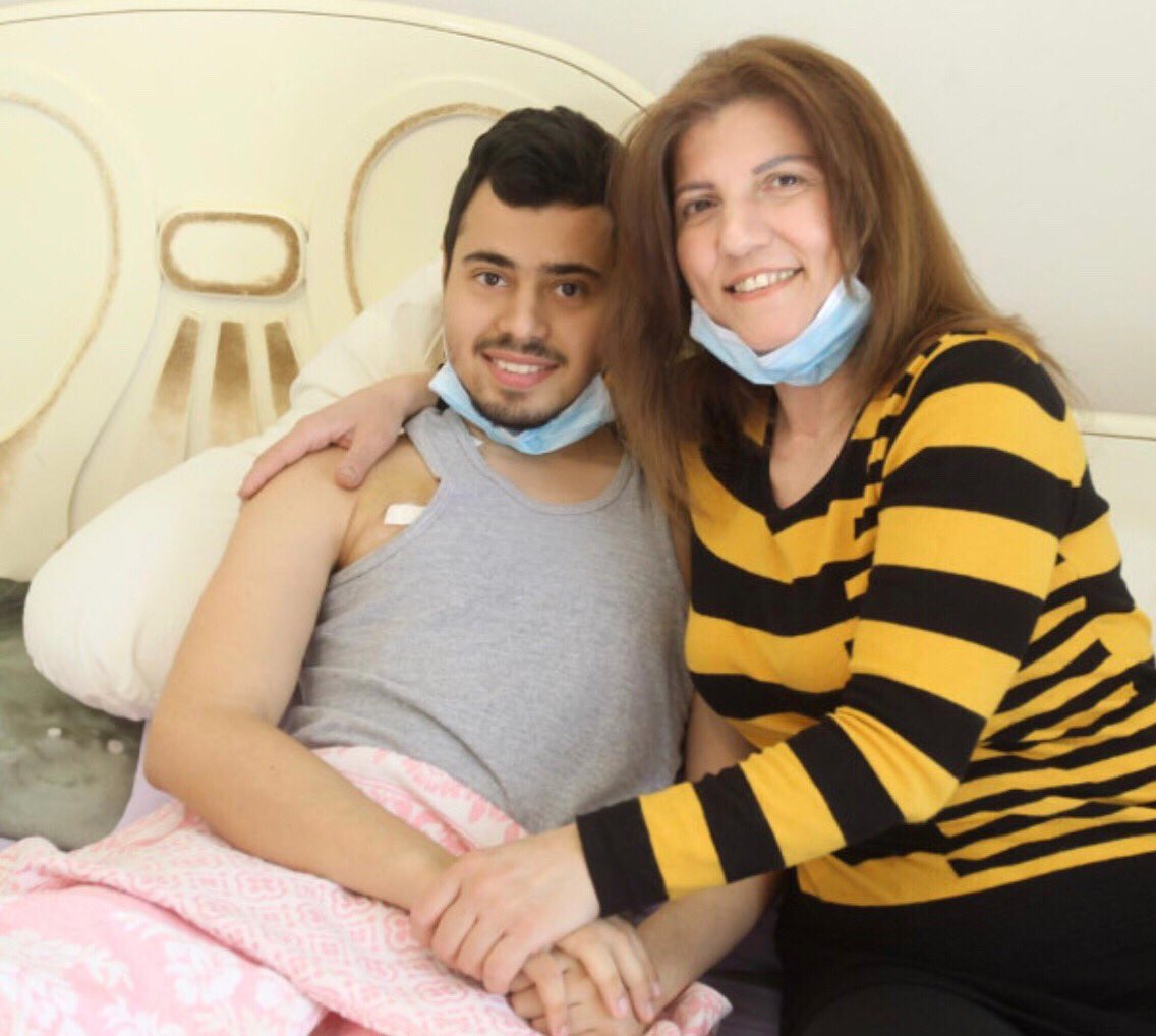 _ElieMerheb's tweet photo. متل هالايام من ٥ سنين مرقت بظرف صحي دقيق، غسلت ك��اوي ٨ اشهر، تعب وجع مستشفيات وموت بطيء، ولا مرة الضحكة فارقت وجهي كلمة حمدالله ضلِّت عشفافي، امي قدرت تعطيني قطعة منها زرعت كلوي�� مرق عليّ كتير تفاصيل مش بالصدفة عرفت قيمة الحياة كرمال هيك بضل ايجابي، عندي شخصية قوية وما بخاف من شي https://t.co/9GApg3wDfo