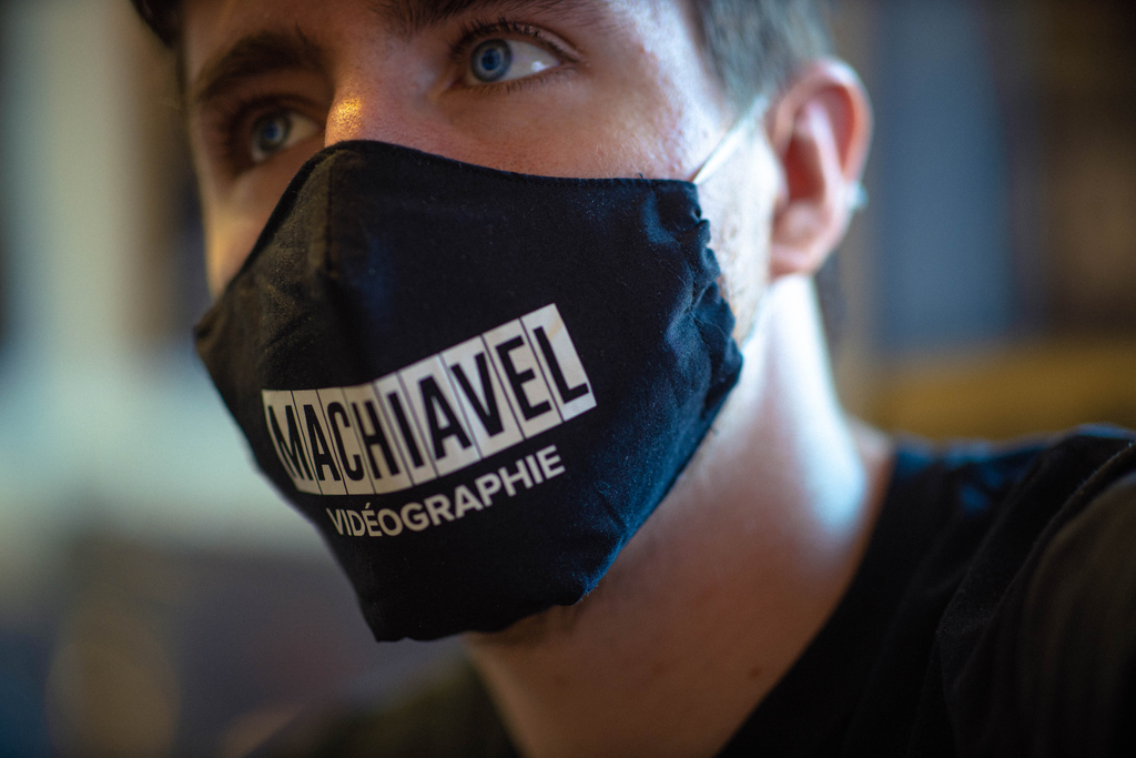 studiomachiavel's tweet photo. C'est OFFICIEL! Le port du masque sera obligatoire dès ce samedi. Votre entreprise a peut-être même une occasion en or de faire rayonner sa marque. 😷

Découvrez notre 1er article sur notre tout nouveau site! 🎉 #masque #marque #québec

Par ici ➡️ https://t.co/4ZC2p4gigi https://t.co/gf18tDXn81