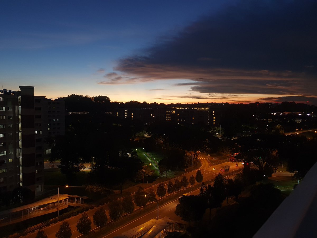 qqthantawan_sg's tweet photo. Another sky pic taken tonight because I miss you P'Tay 💙💕
#ttskygallery #Tawan_V @Tawan_V https://t.co/PyGzwSkbyX
