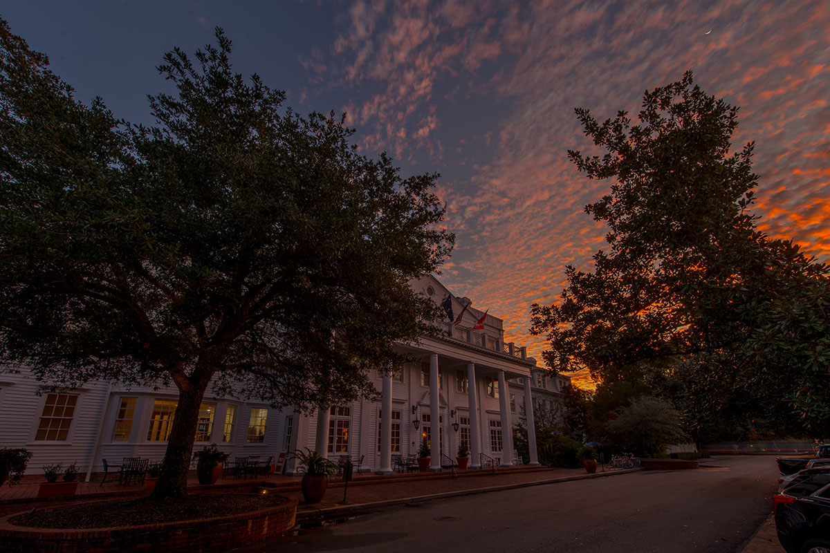 thewillcox's tweet photo. Welcome home friends, we’re ready to greet you after a long week of work. #thewillcox #aikensc https://t.co/e1ewtSdCLn