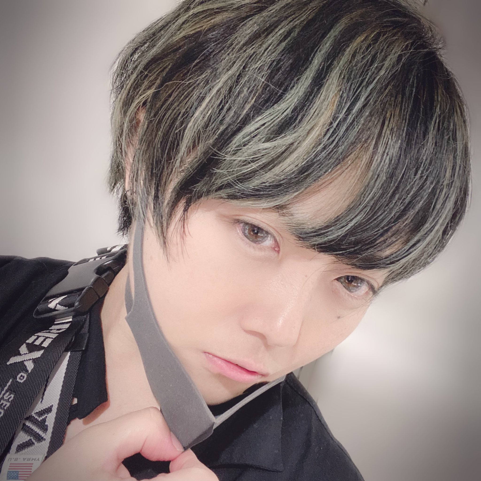 結城汰郎 たろ様 あら めちゃくちゃ大人っぽくなったんだけど 笑 派手髪ってかただのオシャレメンズヘアにされてしまった 笑 不良なんて言ってらんないね オシャレ男子として生きていこう 笑 ツーブロック マッシュウルフという髪型 黒髪金メッシュ