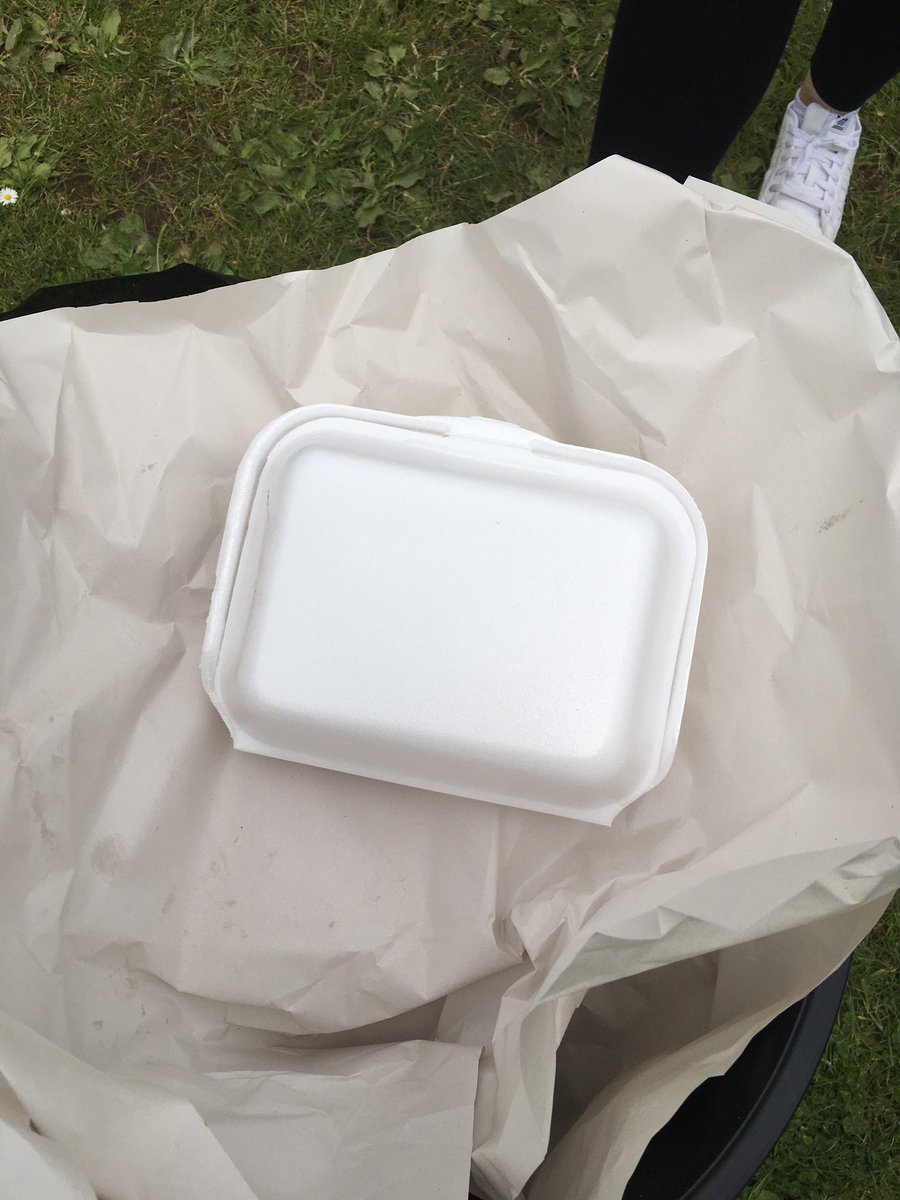 CwrtRawlinprim's tweet photo. @CwrtRawlinprim what delicious chips! Many thanks to Express Takeaway 👍 @CaerphillyCBC #fullandhappy #year6leavers https://t.co/gnF42LnqS0