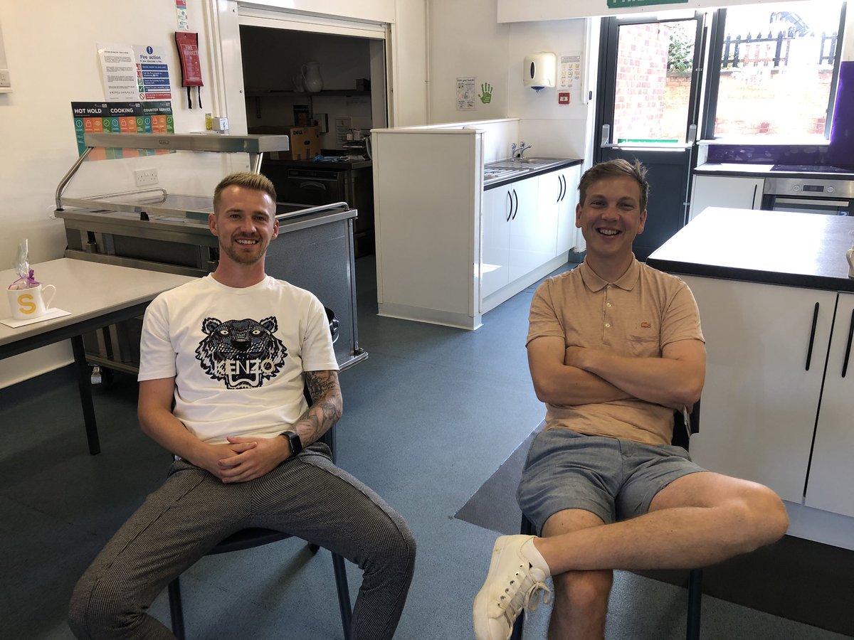 Socially distanced end of term gathering for the lovely team <a href="/PhoenixHousePRU/">PhoenixHouse</a> 😊☀️🌈