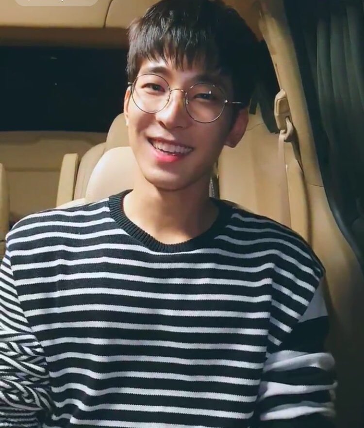 _wonwoo_glasses's tweet photo. 왜 이렇게 예뻐 ⸝⸝ʚ̴̶̷̆ ̯ʚ̴̶̷̆⸝⸝ https://t.co/YuoKJAm7yw