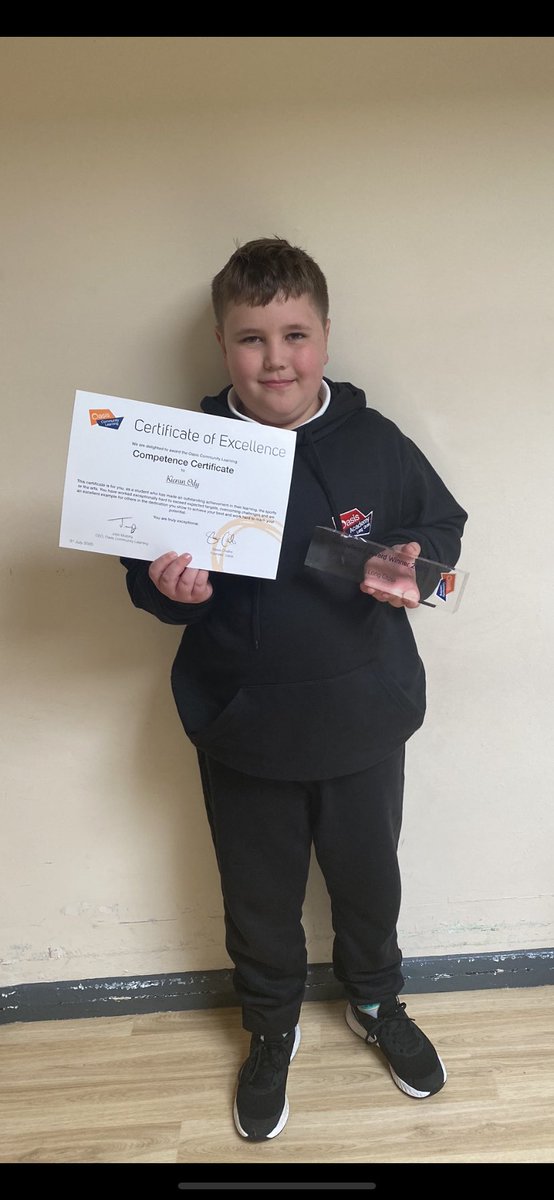 Year6OasisLongCross tweet media