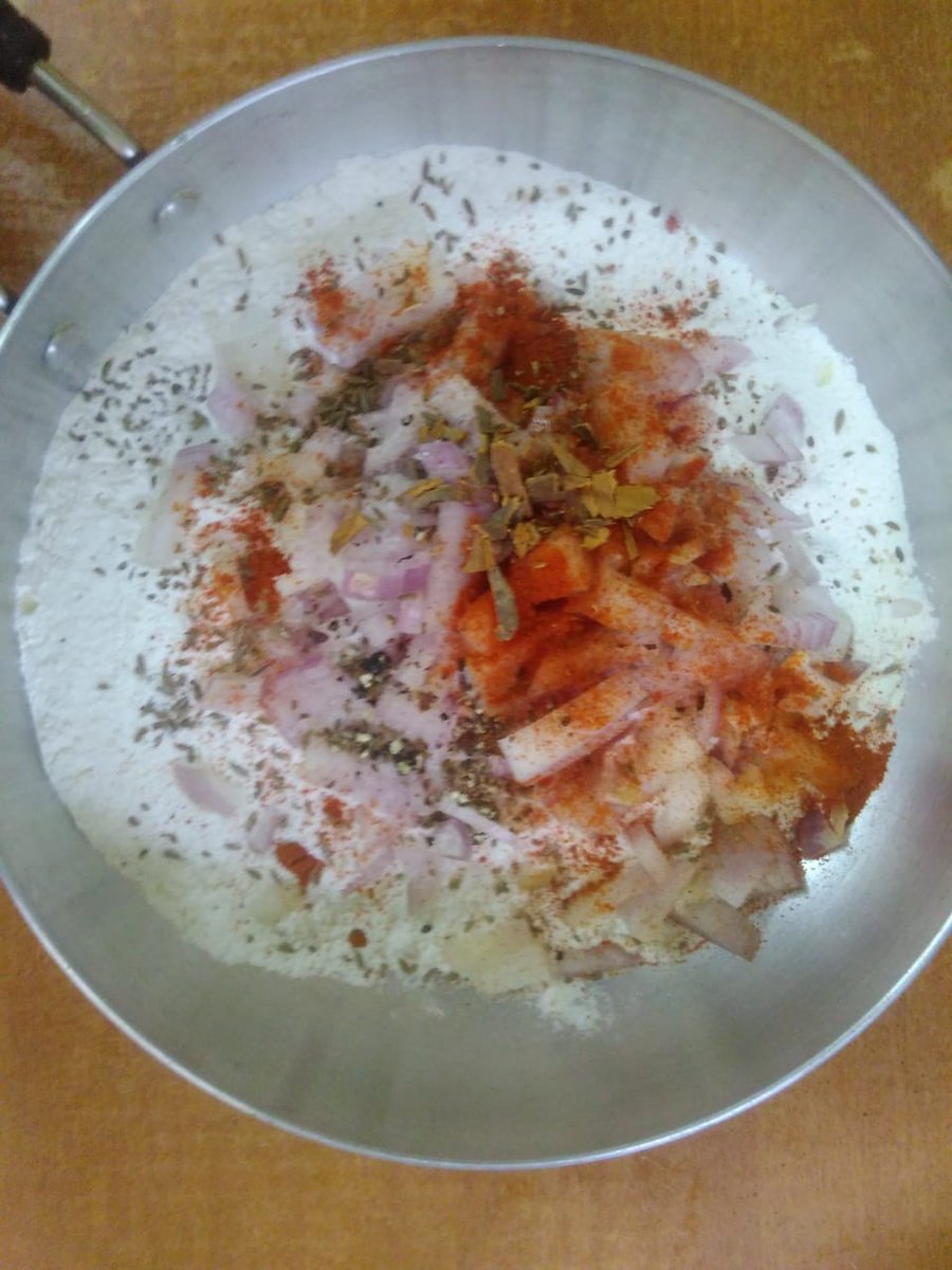 Namasteankit's tweet photo. #Day115 of continuous #Cooking
First attempt on cooking #akki #roti (rice flour roti), my 5th southern Indian dish, from Uttar Karnataka, though I did not follow everything as given in the recipe. Despite this, it came out nicely. #ΰ²ΰ²¨ΰ³ΰ²¨ΰ²‘ #manwithapan #IndiaFightsCorona https://t.co/ChJ80l6Xr5