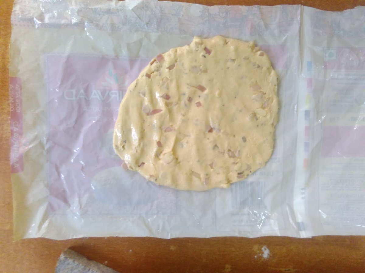 Namasteankit's tweet photo. #Day115 of continuous #Cooking
First attempt on cooking #akki #roti (rice flour roti), my 5th southern Indian dish, from Uttar Karnataka, though I did not follow everything as given in the recipe. Despite this, it came out nicely. #ΰ²ΰ²¨ΰ³ΰ²¨ΰ²‘ #manwithapan #IndiaFightsCorona https://t.co/ChJ80l6Xr5