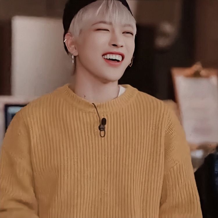 If this thread is making you smile, please put the smile back on his face :( Hongjoong’s smile is too pretty to go to waste :(