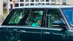 MirrorRoyal's tweet image. Queen pictured leaving Princess Beatrice's secret wedding with Prince Philip mirror.co.uk/news/uk-news/q…