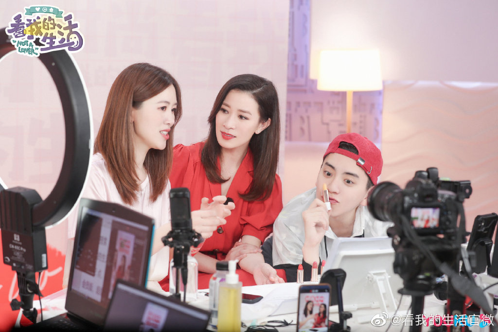 sehsehsblog's tweet photo. #NotALoner episode 9 preview stills of #CharmaineSheh and #DarrenWang
They promoted Charmaine's lipstick "Sh by Sheh" via live streaming (social selling) for Tmall 618 sale. https://t.co/U5aryygO0C