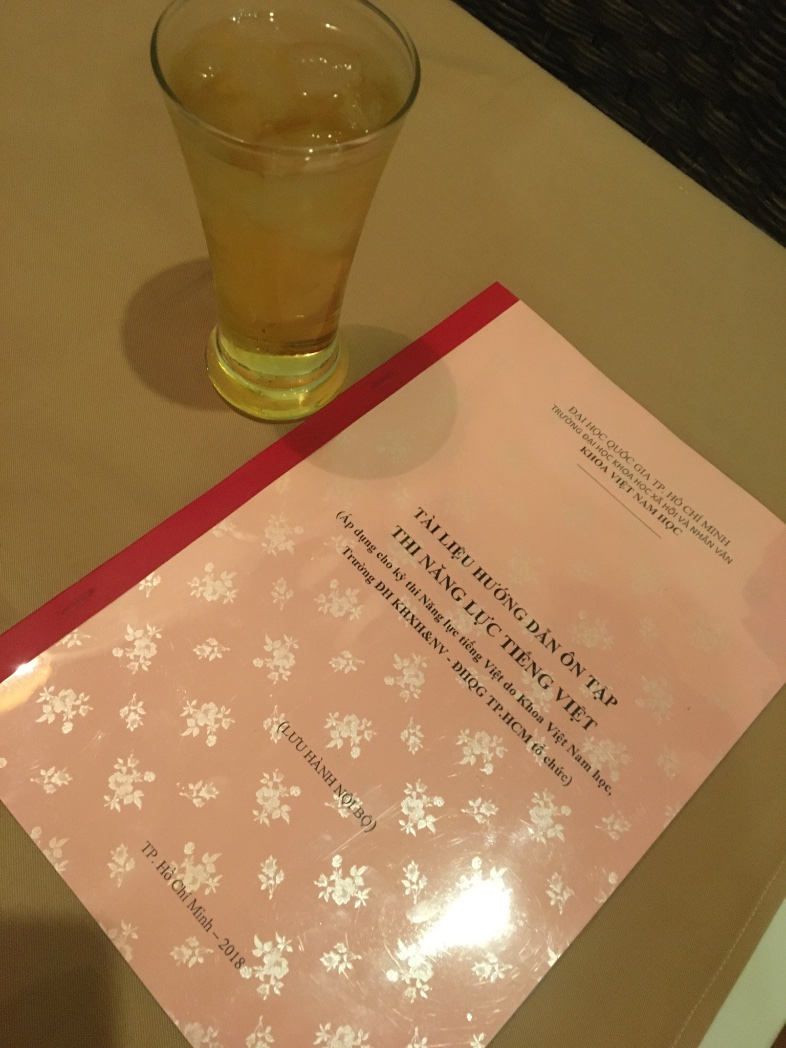 購入した過去問(40,000VND)(=200円)