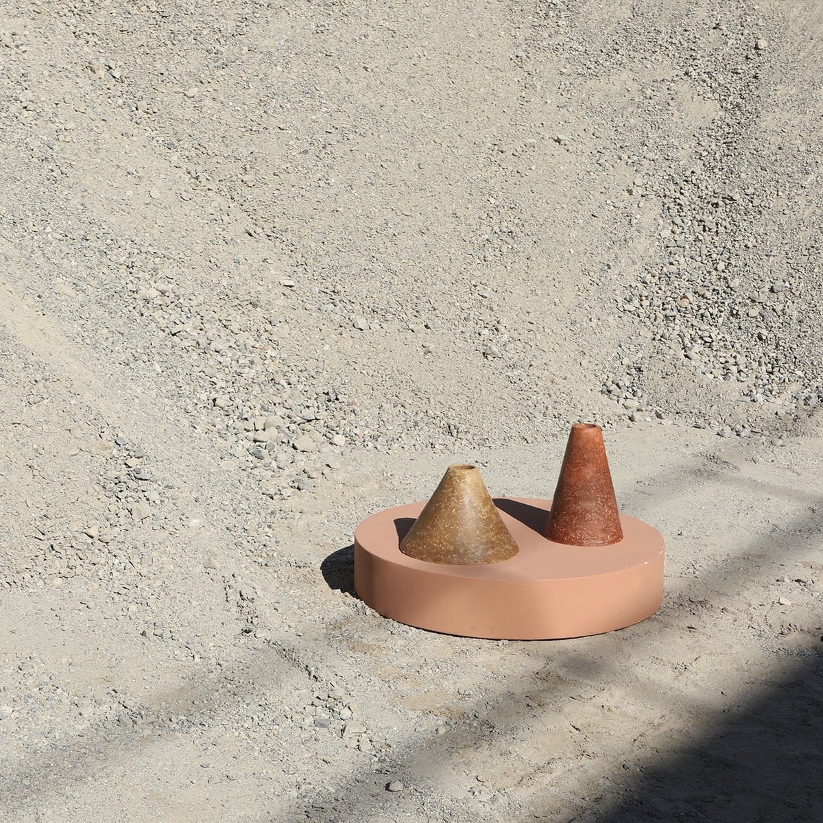 DOrefice_Studio's tweet photo. The surface of the raw earth vases ‘I Crudi’ presented @edit.napoli in the last edition ✨✨ 
📸 photo by Paolo Belletti 
#designeditions #vases #texture #surface #collectibledesign #clay #rawearth #domenicoorefice #design #pottery #handmade  #homedecor #sculpture https://t.co/kMAIqzMzCj