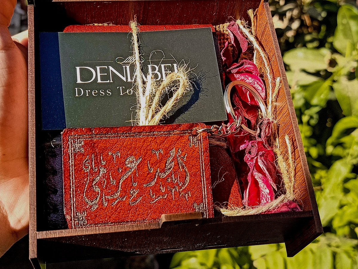DENIABEL_EG's tweet photo. " هل ترانا نلتقي" ✨🧡
تصميم الجمله للفنان محمد عوض ⁦❣️⁩
#DENIABEL #natural_leather #naturalleather #handmade #hand_made #handmade_bag #Handmade #handmade_accessories #mensfashion #women #gifts #Egyptian_handmade #Egypt  #ART #artwork #art #artist #drawings #draw #drawing https://t.co/g7B5MxaTaW