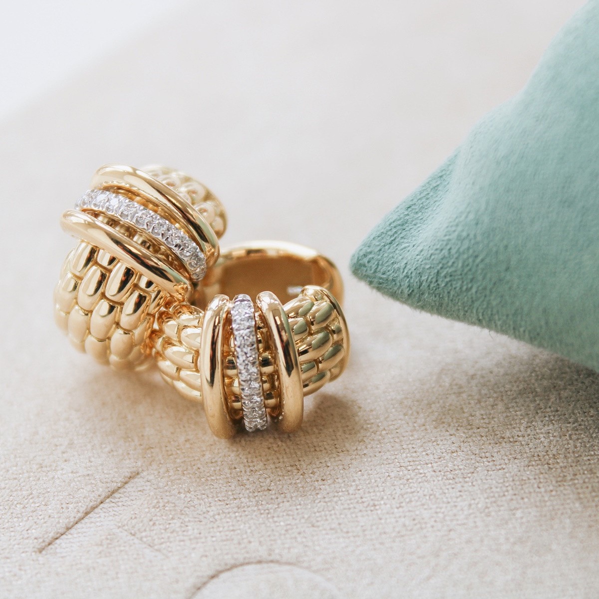 Statement Earrings from @FopeGioielli and the new Panorama Collection ✨

#MadeInItaly #FOPE #Jewellery #Earrings #StatementStyle