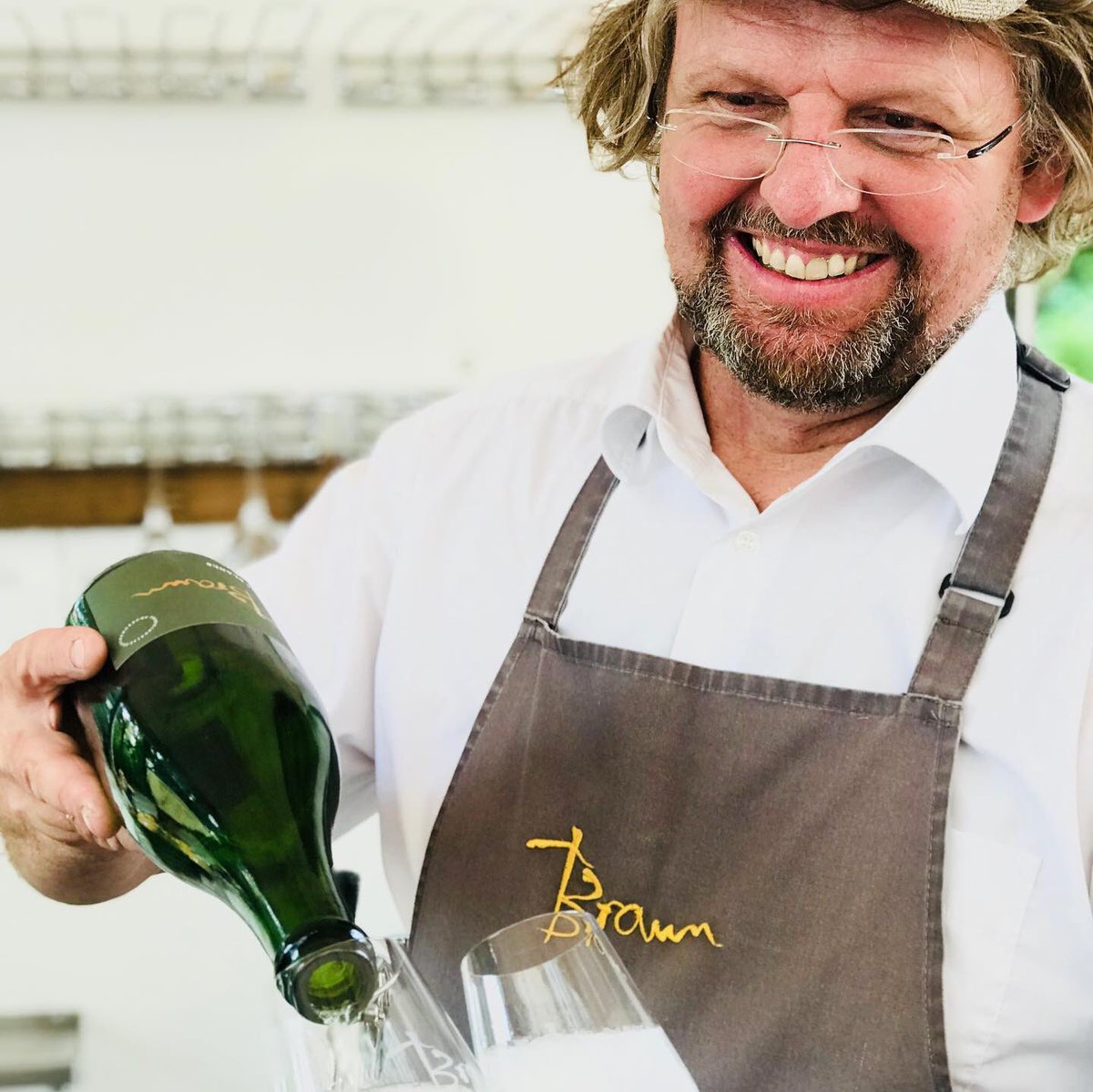 streetwein's tweet photo. Wir sind wieder da!
🥂🥂🥂 Samstags von 10 bis 16 Uhr - allerdings erstmal ohne Tische und Bänke.
Ich freue mich - Euer Thilo
#streetwein #restart #markttag #prenzlauerberg #bötzowviertel #bötzowkiez #ökomarkt #pasteurstraße #riesling #sekt #chardonnay #wein #vino #wine #vin https://t.co/ZgRZ0TTHmo