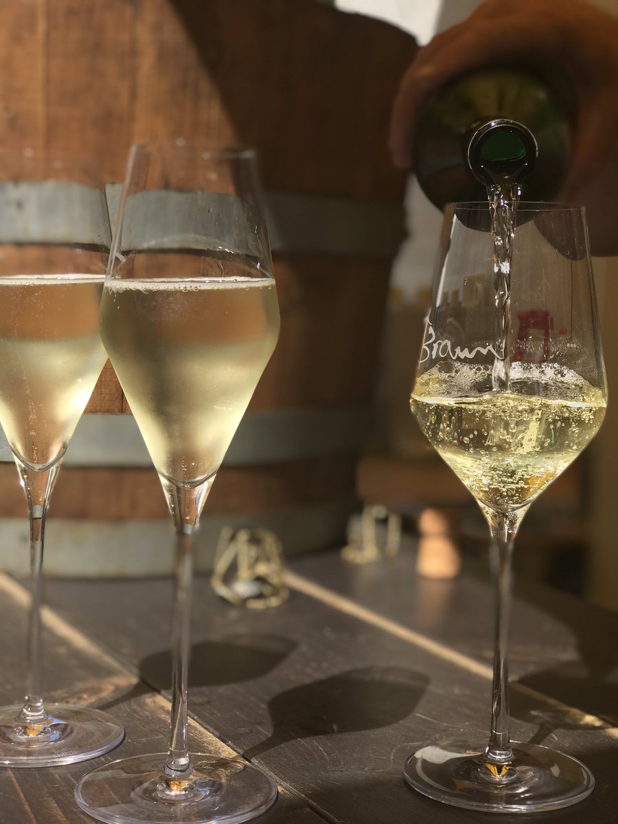 streetwein's tweet photo. Wir sind wieder da!
🥂🥂🥂 Samstags von 10 bis 16 Uhr - allerdings erstmal ohne Tische und Bänke.
Ich freue mich - Euer Thilo
#streetwein #restart #markttag #prenzlauerberg #bötzowviertel #bötzowkiez #ökomarkt #pasteurstraße #riesling #sekt #chardonnay #wein #vino #wine #vin https://t.co/ZgRZ0TTHmo