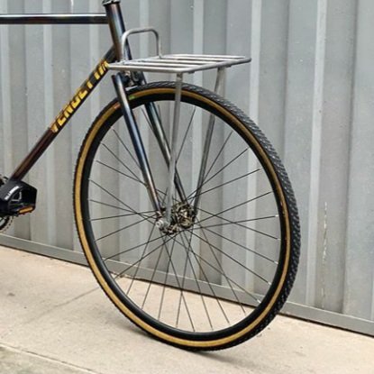 konyeeet's tweet photo. Liat di jalan lagi rame pada pake sepedah, bismillah mau nyoba ikhtiar bikin keranjang sepedah barangkali ada yang mau pesen, warna bisa request mau di chrome juga bisa, mau bahan dari stainless juga bisa, buat info lebih lanjut bisa jalur pribadi ya https://t.co/BgwZn7Dmln