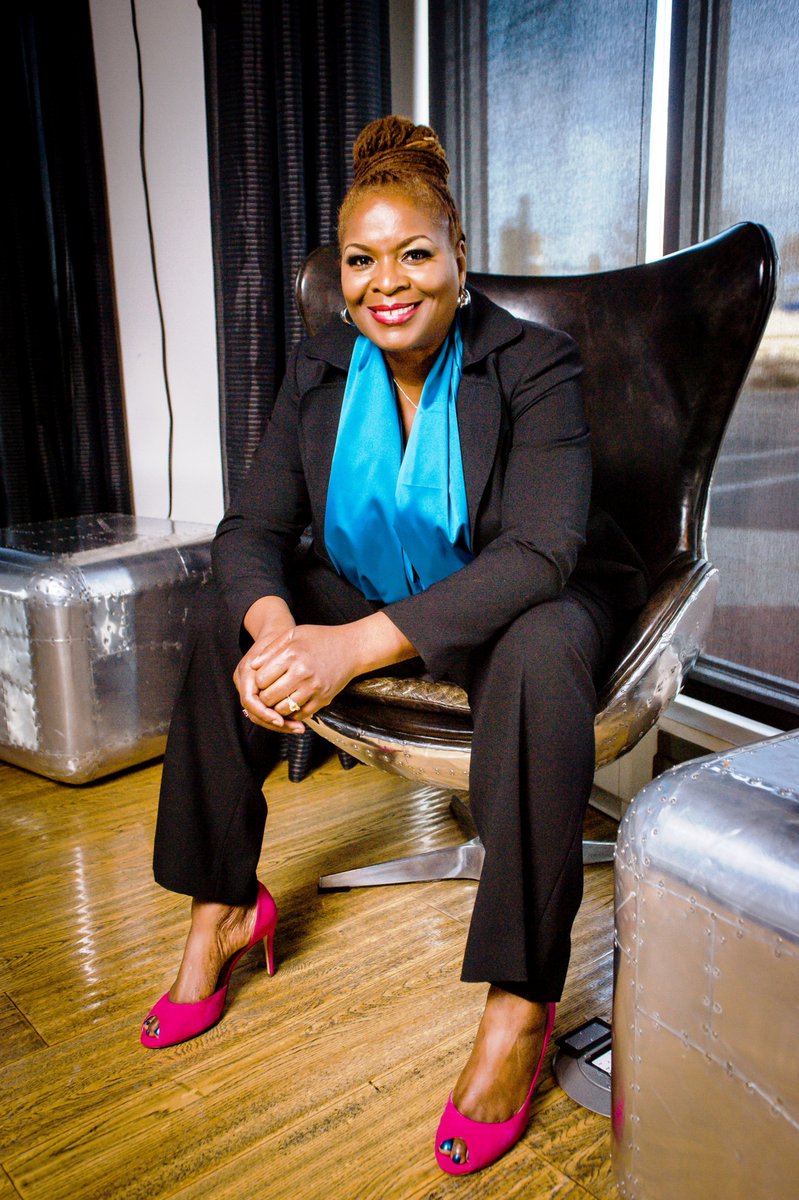 TriangleDecompr's tweet image. Want to avoid back surgery? Spinal decompression works by gently stretching the spine. That changes the force &amp;amp; position of the spine. This process takes pressure off the spinal disks, by creating negative pressure in the disc.
#spinaldecompressiontherapy #spinesurgery #caryNC