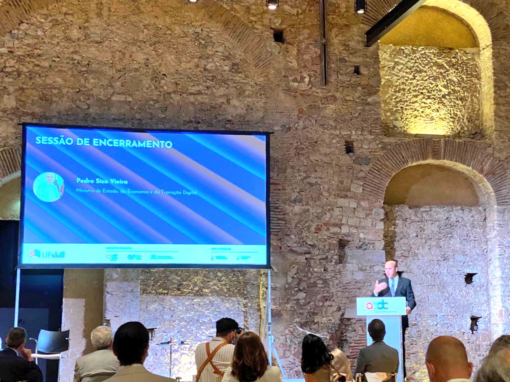ciencia_pt's tweet photo. #upskill - Digital Skills &amp; Jobs, um programa que irá reforçar as competências digitais e aumentar o no. de profissionais na área das TI e Comunicação para responder às necessidades do tecido empresarial de 🇵🇹. Uma iniciativa da @APDC, #IEFP e #CCISP. https://t.co/WlZ0Bnhf2i https://t.co/mj5hq8pZ03