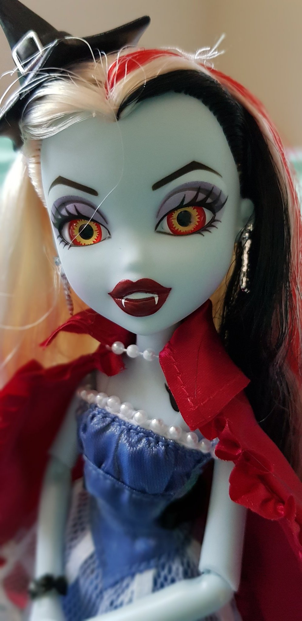 ❄Sarvina Valentine❄ on X: One of my most prized and rarer dolls, Vampelina.  #mystuff #Bratzillaz  / X