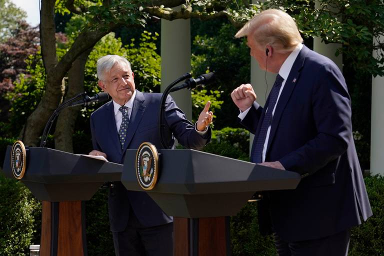 oppenheimera's tweet photo. Los elogios a Trump del Presidente mexicano López Obrador y el CEO de Goya Foods Robert Unanue  pasaran a la historia como casos de estudio de hipocresía política, retórica sobrecalentada, traición cultural o ridículo público. Lean: https://t.co/NrF7sGoM7h @elnuevoherald https://t.co/sCGvTMeTKV
