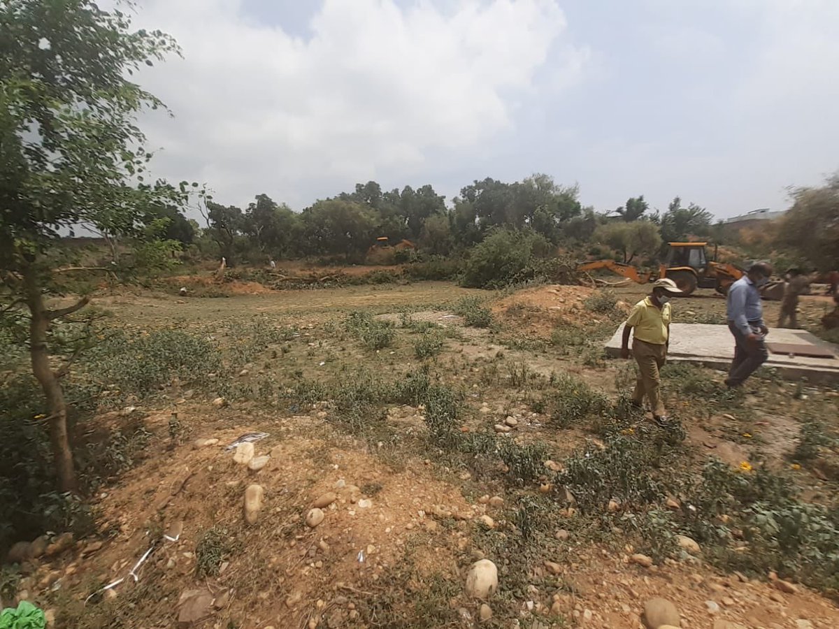 JammuSdm's tweet photo. State land measuring 7 Kanals worth several crores was retrieved today in village Sunjwan in anti- encroachment drive by revenue department today. @dcjammuofficial @diprjk https://t.co/g0jXofl7Up