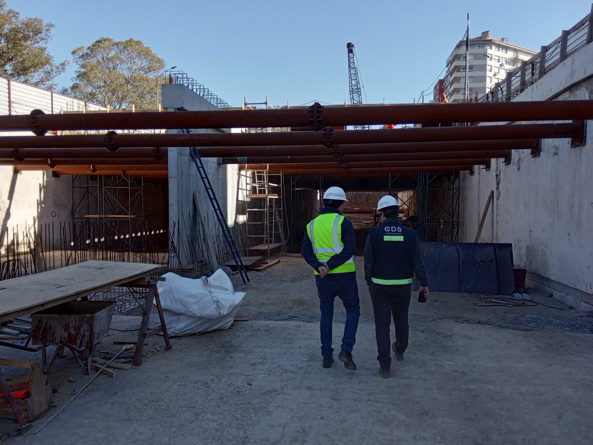 CDSIngenieros's tweet photo. Les compartimos fotos de nuestra visita a la obra del Túnel de Av. Italia y Centenario en el que @CDSIngenieros realizó el proyecto ejecutivo vial y de drenajes pluviales.
@montevideoim 
#ingenieriacds #ingenieriavial #ingenieriacivil   #infraestructuravial #tunelavenidaitalia https://t.co/gjJ3nJrDkz