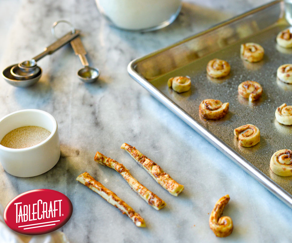 tablecraft_fs's tweet photo. Mini cinnamon roll cereal -- is it a breakfast or dessert? You get to decide. π¨βπ³
We've got a super-simple recipe here: https://t.co/ncTF9EG8Ai
#TableTalkBlog #CinnamonRollRecipe https://t.co/f2gzXzr9d0