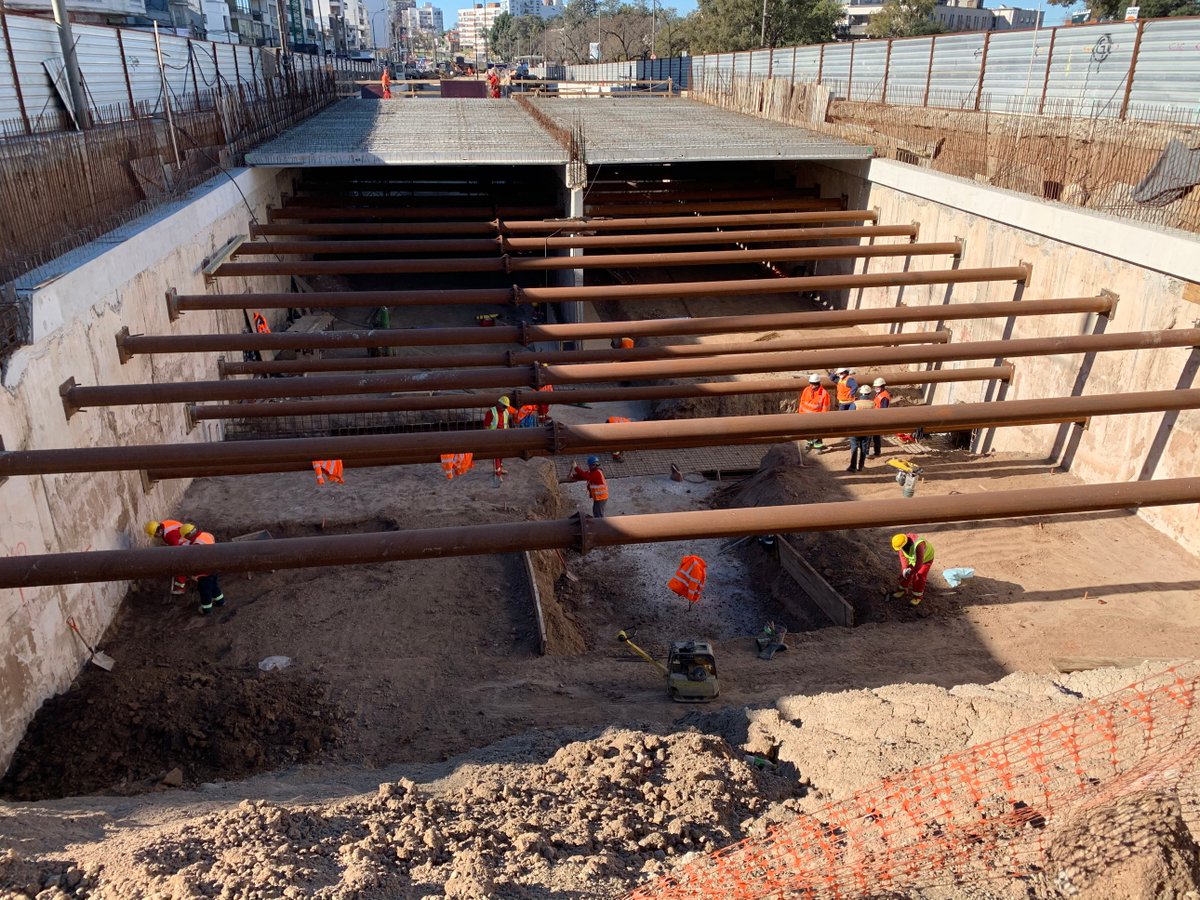 CDSIngenieros's tweet photo. Les compartimos fotos de nuestra visita a la obra del Túnel de Av. Italia y Centenario en el que @CDSIngenieros realizó el proyecto ejecutivo vial y de drenajes pluviales.
@montevideoim 
#ingenieriacds #ingenieriavial #ingenieriacivil   #infraestructuravial #tunelavenidaitalia https://t.co/gjJ3nJrDkz