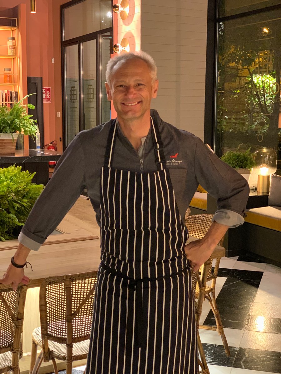 Aparte de #cocinero soy #asesorgastronómico. Mi labor consiste en optimizar todos los procesos relacionados con la cocina, garantizando su cumplimiento y trabajando para alcanzar los objetivos marcados.

#CocinaEnEvolución