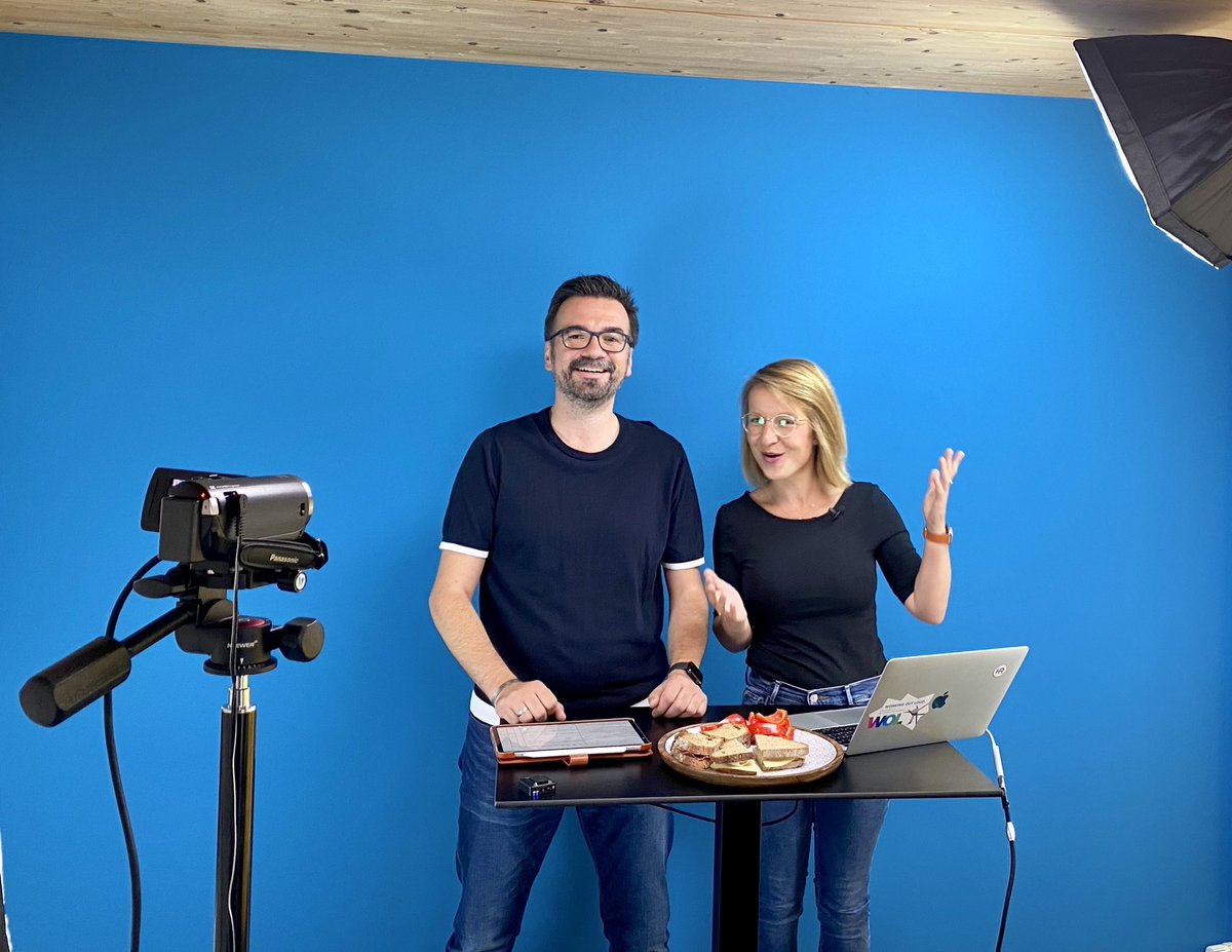nelekreyssig's tweet photo. Heute fand unser erstes #lunchandlearn for companies statt, exklusiv für die @LV1871! Wir alle hatten viel Spaß, in unserer virtuellen Kantine🤩! @StefanLapenat

#lunchandlearn #newlearning #ourworkischanging https://t.co/8wvuF7fVeH