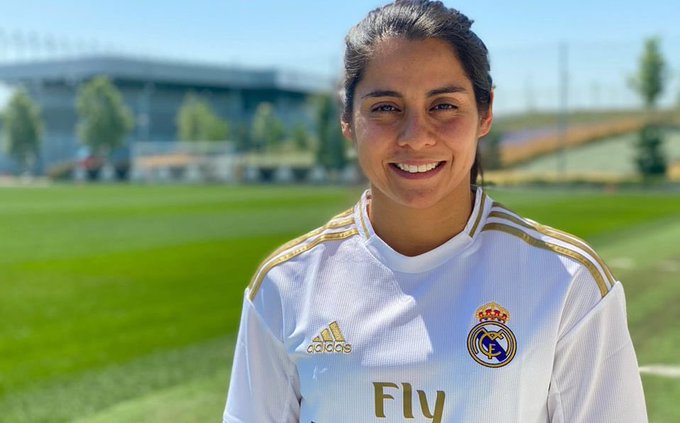 •Always ready to make supporting runs. She can provide the underlapping & overlapping runs to cause problems to the opp. defence.•Playing a quick little 1-2 & making the third man run to get in space behind the defence to cross the ball in are a big part of her game