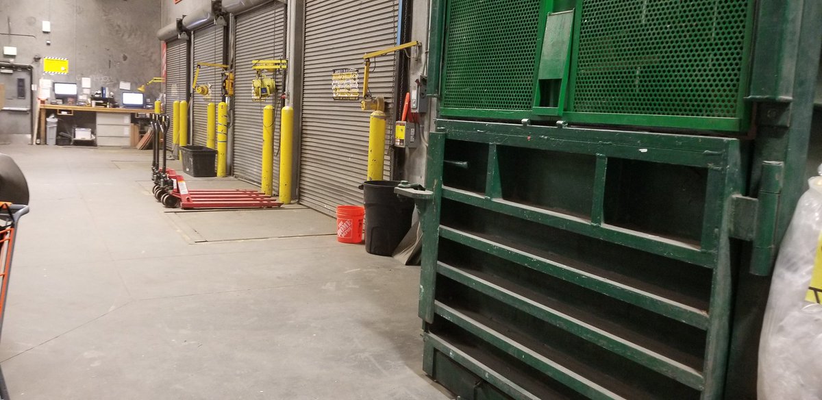 Jesusramirez698's tweet photo. 2.3k RDC truck and Mira Loma Done💪🏽💯,  Extremely proud of my  freight  team and Supervisor. Thousands  Oaks  Store 6662 STRONG!!! Outstanding recieving standards👏 https://t.co/8bbsVDo3Fr
