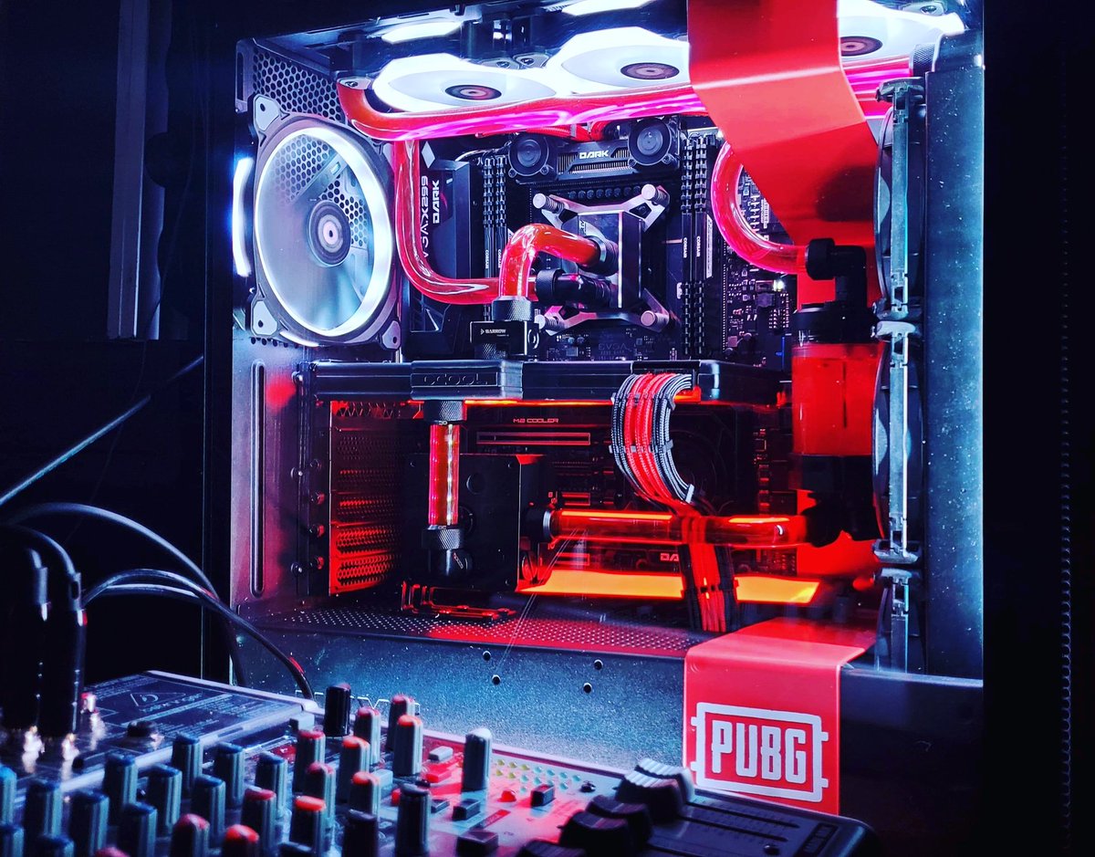 ModMyMods's tweet photo. What's cookin good lookin!
Our good friend @squeethan510 snagged a quick pic of his baby in it's final resting spot π
#diy #watercooling #EVGA #Dark #x299 #hardtubing #pubg #nzxt #customPC #customcables #singlesleeve #LimitedEdition #heatkiller #cpublock #alphacool #GPUBlock https://t.co/V0B2phJVJ8