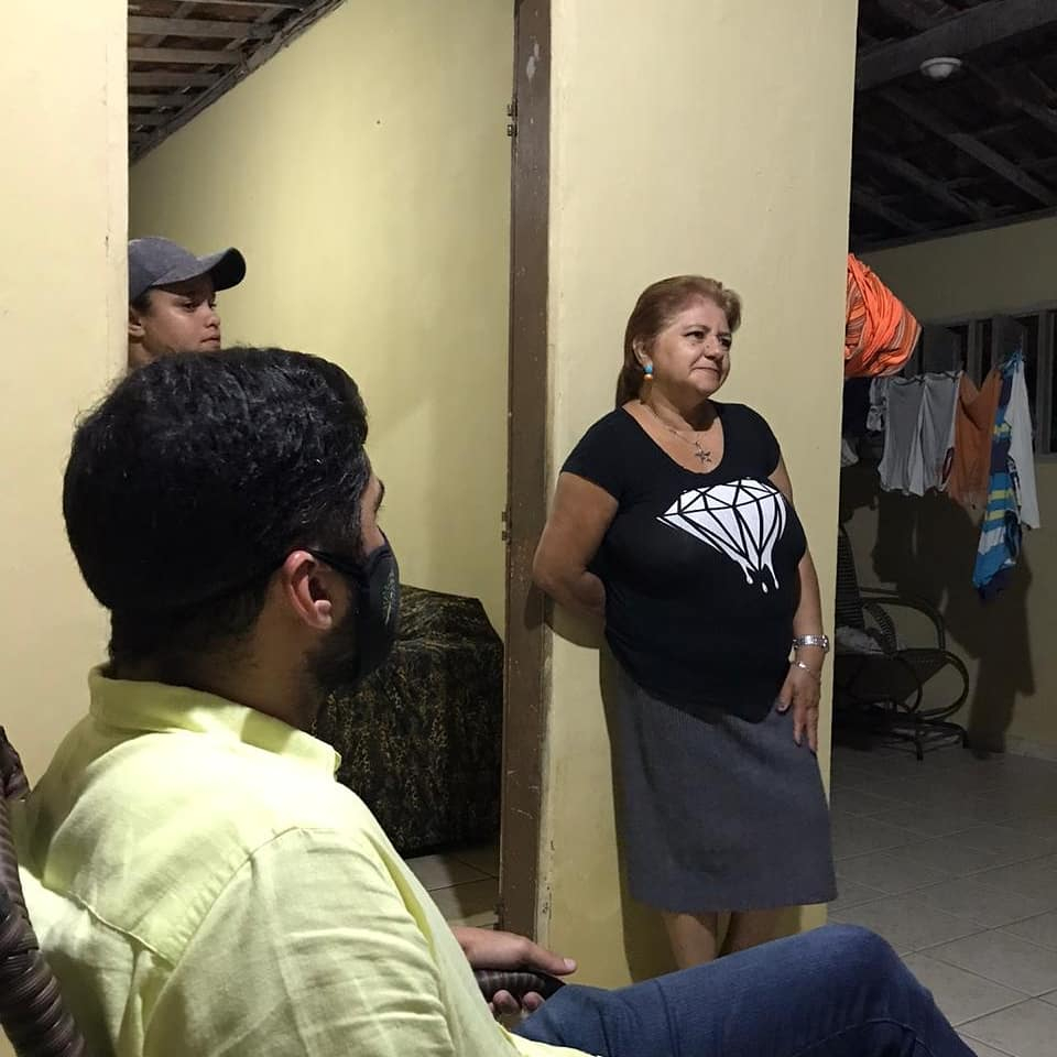 licioluan's tweet photo. Visita à casa da grande amiga e apoiadora, Maria de Fátima, no Conjunto Santarém, para reafirmar nossa pré-candidatura a vereador de Natal com os companheiros da Zona Norte.

#Natal #LícioLuan https://t.co/G3CIQ1vR9p
