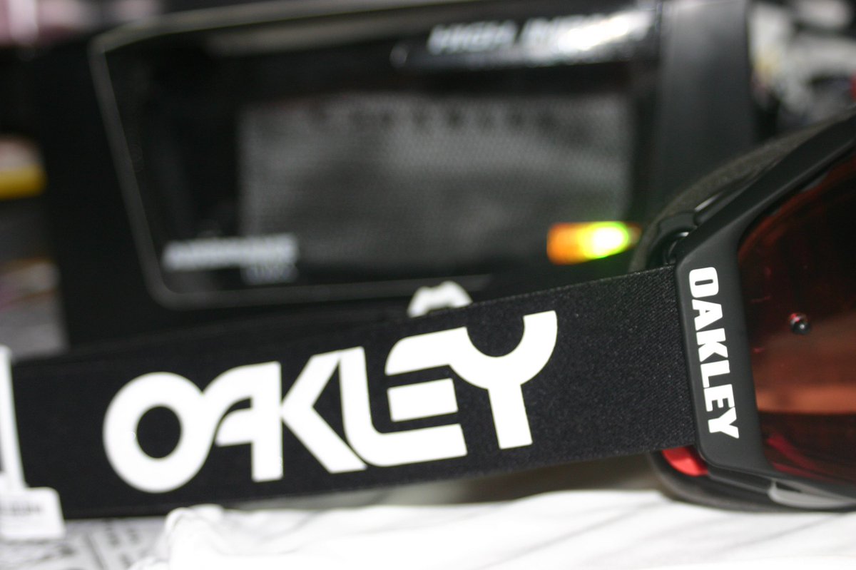 下総凌太朗 オークリー エアブレイクを2 4さんにサポート価格で販売していただきました エアブレイクはフィット感や視界の広さ見た目などすごくいいです 世界のトップライダー達も愛用してます