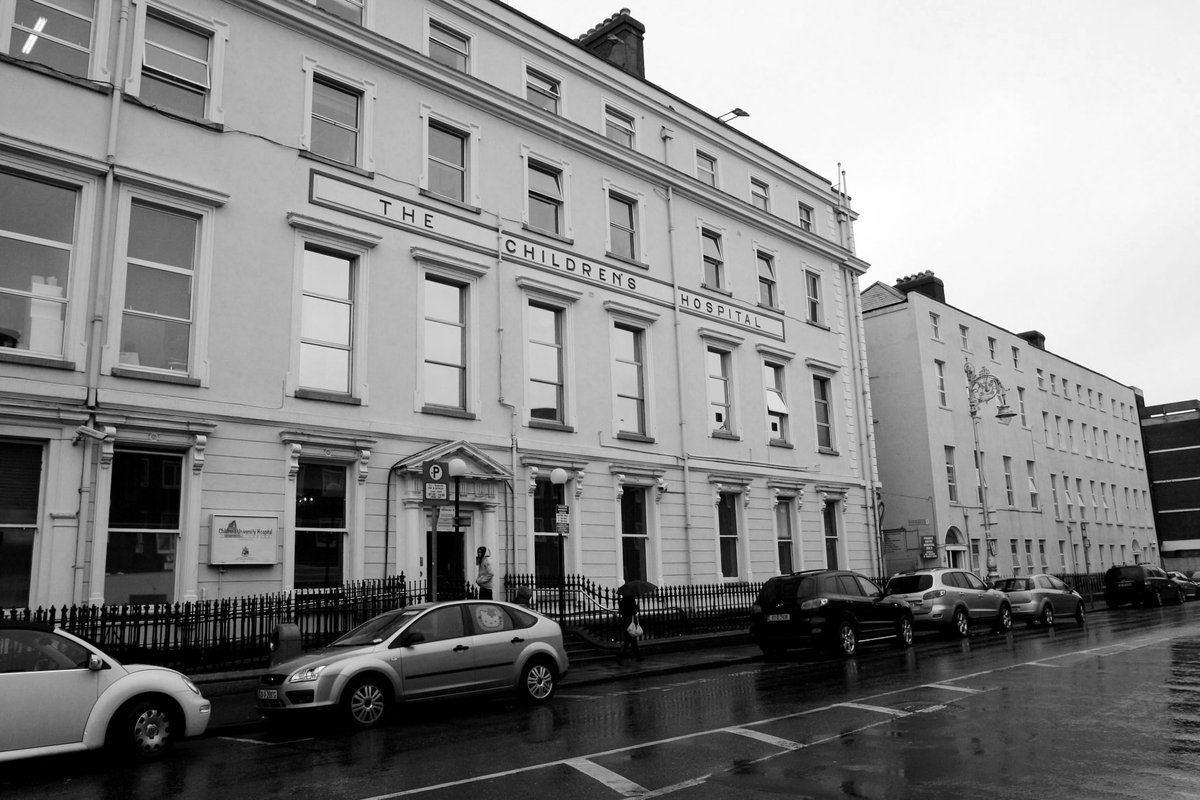 What a wonderful way to wrap up our #KitTheHeroes mission! 😷 

210,000+ masks for the incredible staff and little ones @CMRF_Crumlin, <a href="/TempleStreetHos/">CHI at Temple Street</a> and the Cancer Centre have been donated today, adding to our previous deliveries around Ireland.

Get well soon! 👶