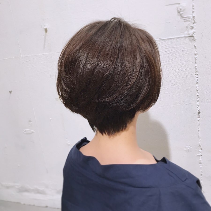 Nora Hair Salon Nora 久場秀行 大人のショートヘア お客さまスタイル プレーンショート 首が長く頭の形もきれいに見える 映えショート えりあしを少しひきしめて後頭 T Co Dj9z4lppdf