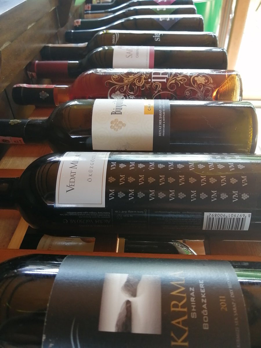 adaglarbas's tweet photo. Şaraplar hazır, bekleriz efemm 🍇🍷 #Lukka #Fethiye #ÇalışPlajı #Doluca #Şarap #VedatMilor #Büyülübağ #İris #Signium https://t.co/GI6DwubTZr