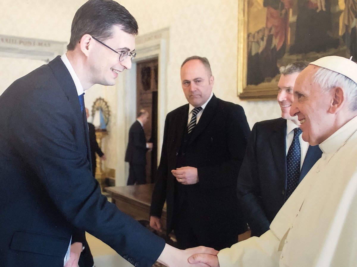 Quatre ans : près de 2000 articles et plus de 17000 tweets pour vous raconter ce qui s’est passé pendant quatre ans ici à Rome, au cœur de l’Église universelle et près du pape François  @Pontifex (  @oss_romano)