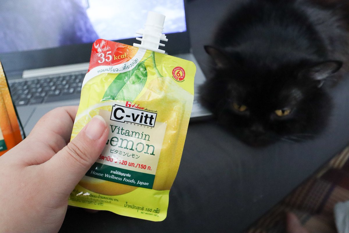 iJune4S's tweet photo. ของกินเล่นแต่อร่อยจริงวันนี้เสนอตอน #CvittJelly เป็น #วิตามินซีเจลลี่ ที่เพิ่งออกใหม่ มี 2 รส ส้มกับเลมอน พกง่ายกินได้ตลอดเว คนชอบดูหนังแล้วมือยังว่างควรเอานังไปถือไว้ ดูไปดูดไปก้ได้ละวิตามินซี 200% กินกับอะไรก็อร่อยในราคา 18฿ เท่านั้น ! พิกัดเซเว่น , Lawson เลยแม่ ไม่ควรพลาดจ้า https://t.co/GjrHqdYqv3
