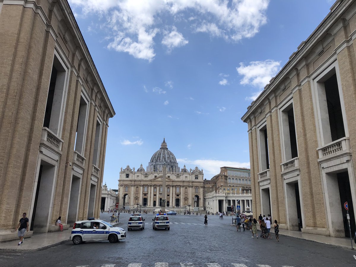 [Thread] Voilà, c’est fini... Ma mission comme envoyé spécial permanent de  @LaCroix à Rome s’achève aujourd’hui. Merci à tous pour votre confiance.