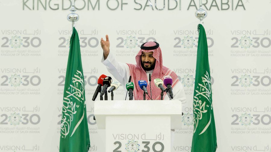 En 2016, MBS lance le plan pharaonique "Vision 2030".Il vise à moderniser le pays en multipliant les part. internationaux, en renforçant les services à la population et investissant dans des secteurs clés comme le dev. durable, les nouv. technologies et le tourisme.