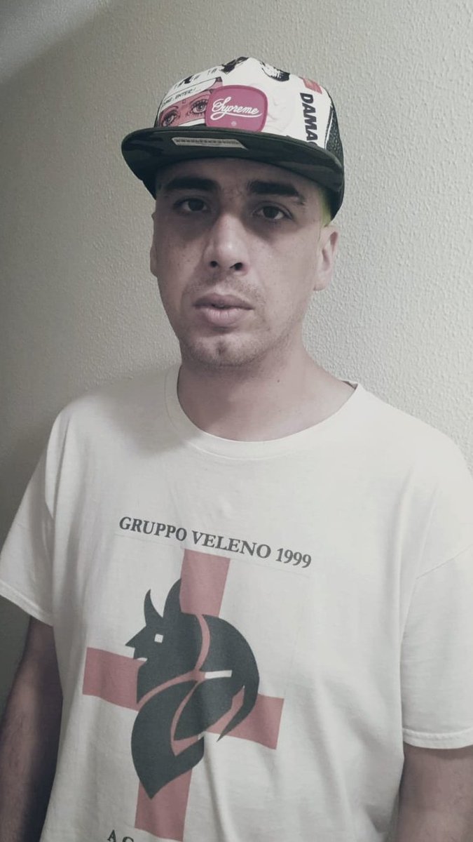 FlipiN1's tweet photo. #URGENTE

🚨 Este es Rafael Pastor alias " El bromas " se le busca por ser el líder de la banda de los “ mascarillas “ él y sus secuaces robaron el envío de mascarillas del aeropuerto de Cáceres. Por favor difundan y si lo ven llamen a las autoridades. 👮🏽‍♂️ https://t.co/lSwvr1SclG