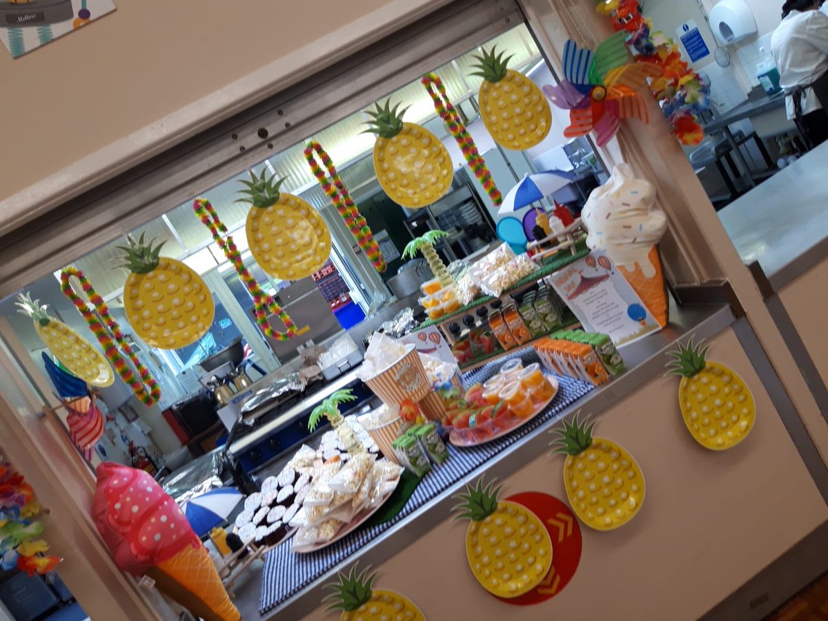 NeilBroome5's tweet photo. A final farewell and good luck to year 6 at Broadbent Fold, we wish you all good luck. @mellorscatering @marklyons151162 @Bernade60145274 @JohnCP_Connolly @broadbentfold https://t.co/0yUs18xdvw