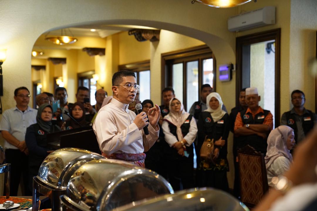 Pertemuan santai bersama Penggerak Komuniti Negara, Negeri Melaka petang tadi. Saya ucapkan tahniah atas tekad politik yang di ambil untuk bersama-sama Perikatan Nasional demi kestabilan negara. Ayuh kita perkuatkan muafakat, menjaga perpaduan dan teruskan membantu rakyat.