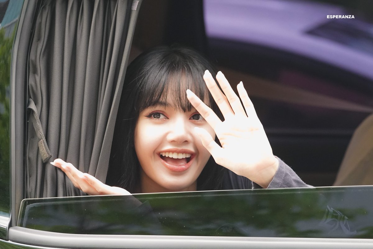 Esperanza971127's tweet photo. 200711 음악중심 퇴근
#BLACKPINK #LISA #블랙핑크 #리사 https://t.co/wXDRCa6zcW